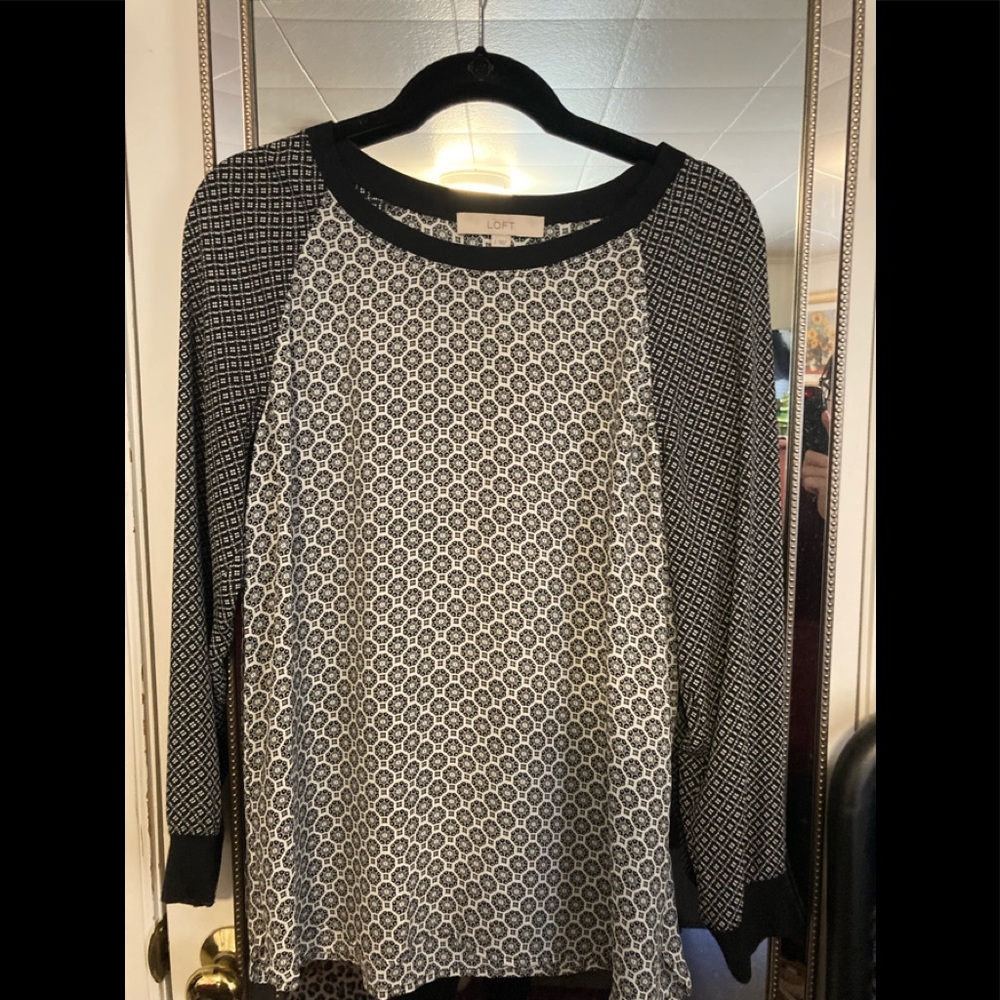 Loft multi print crew neck shirt.